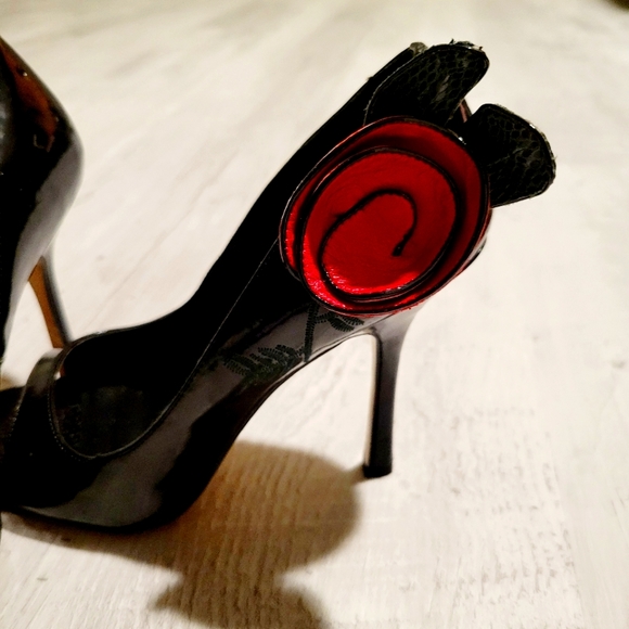 NWTs patent leather 3-D rose flower d'orsay pumps - Picture 5 of 12